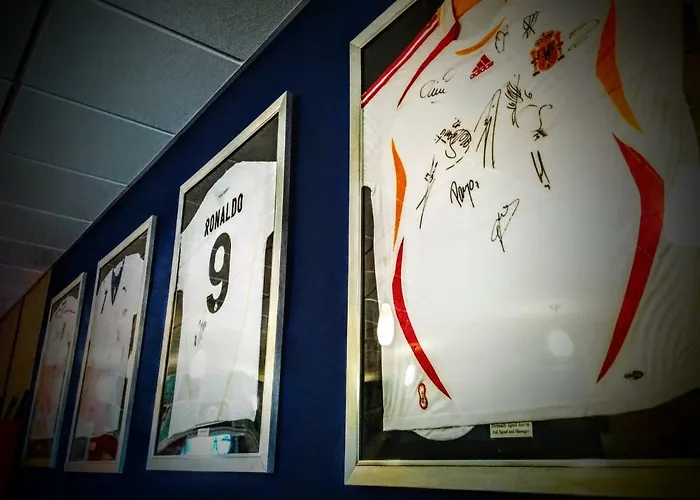 旅馆 The Paintshop